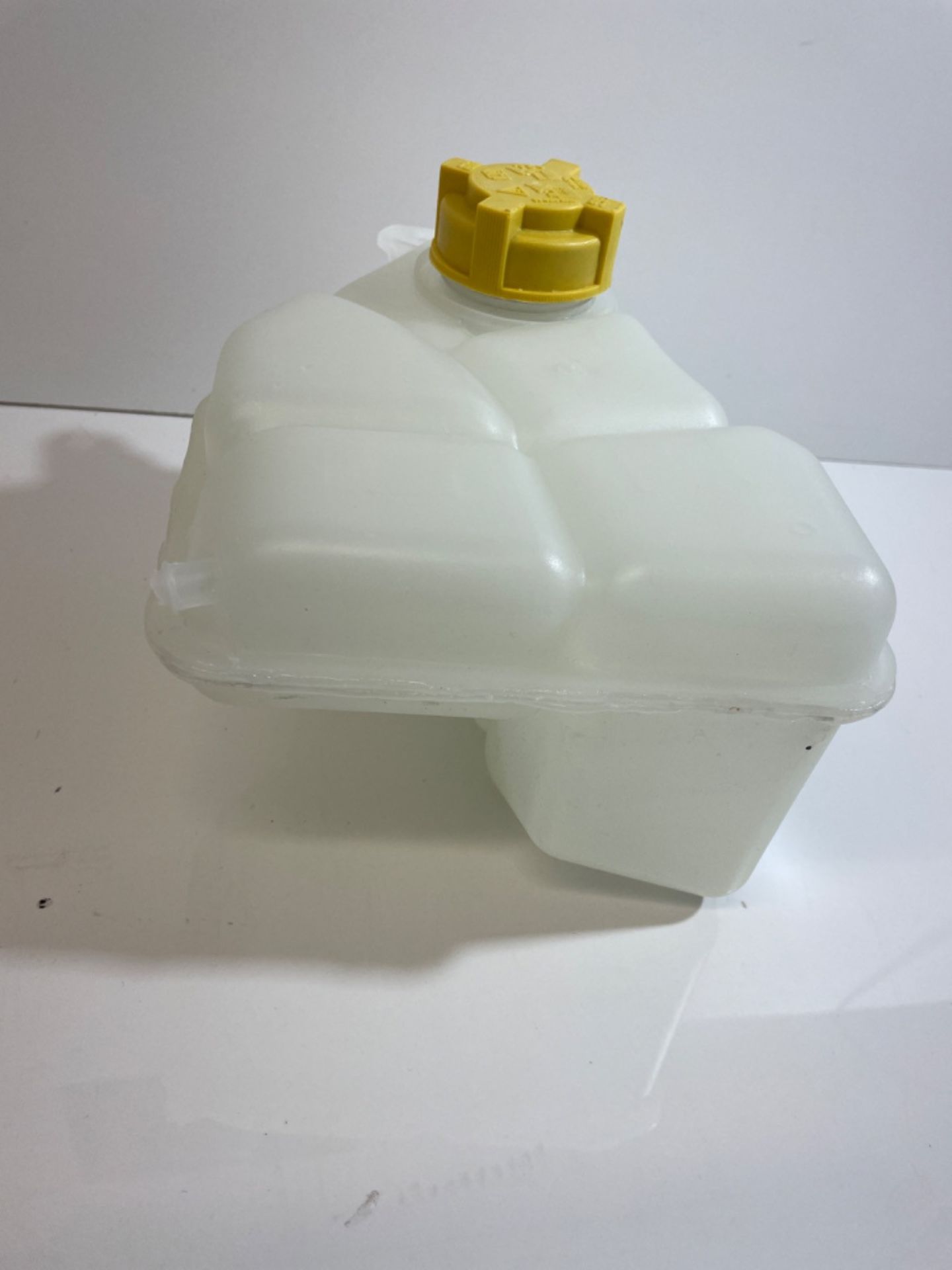 Frankberg Engine Coolant Expansion Tank with Cap Compatible with Fiesta V MK V 1.25L-1.6L 2001-2008 - Image 3 of 3