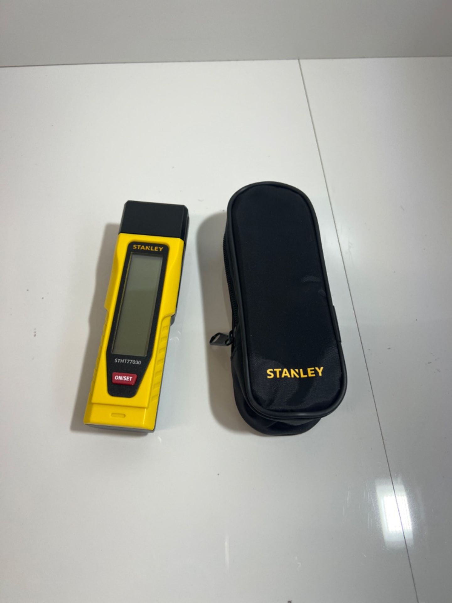 STANLEY Moisture Meter with Two Detection Pins and LCD Screen Includes 4 x AAA Batteries 0-77-030 - Image 2 of 3