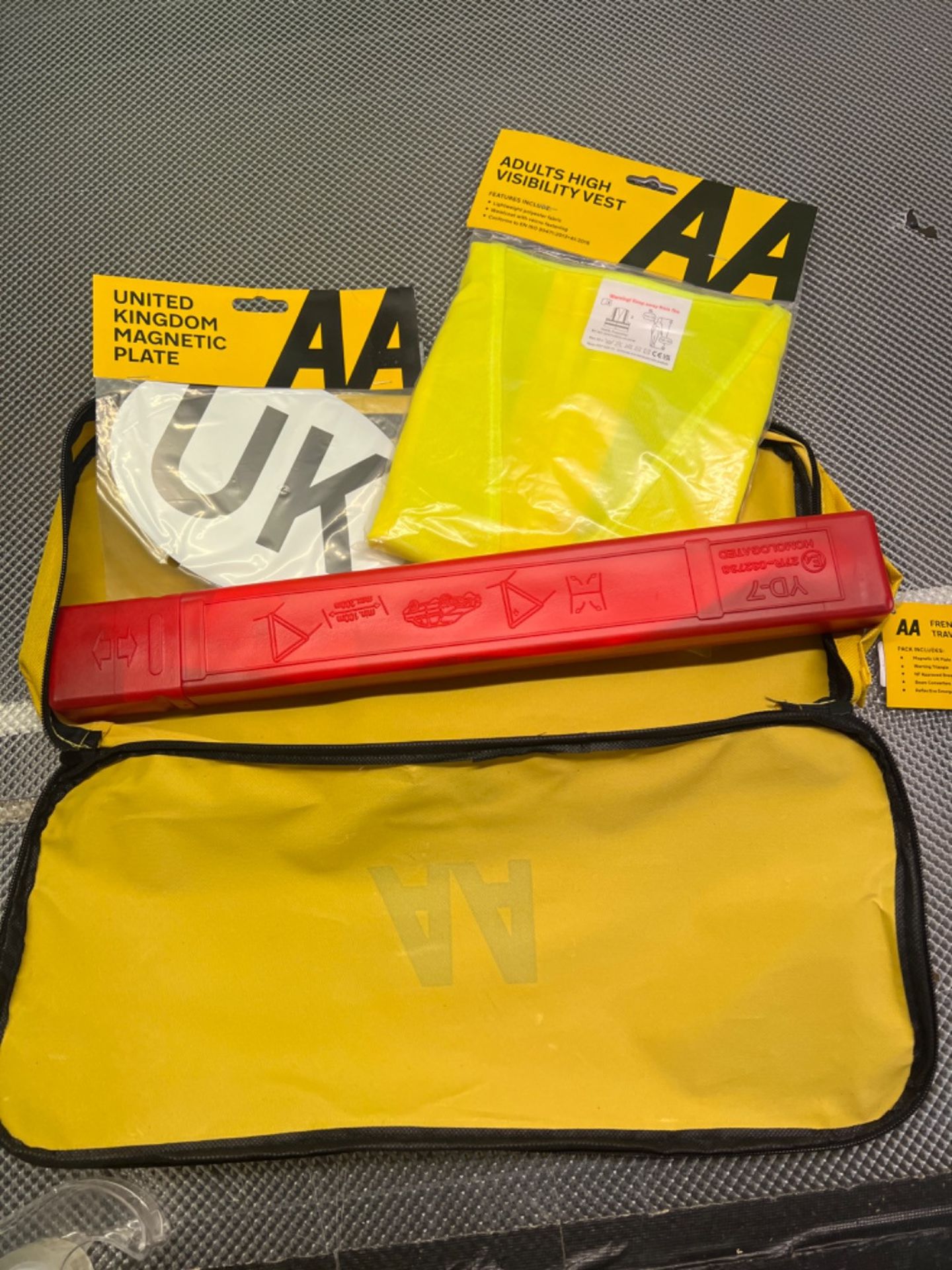 AA French Travel Kit AA5465 - Breathalysers, Warning Triangle, UK Badge, Headlamp Beam Converters,  - Image 3 of 3