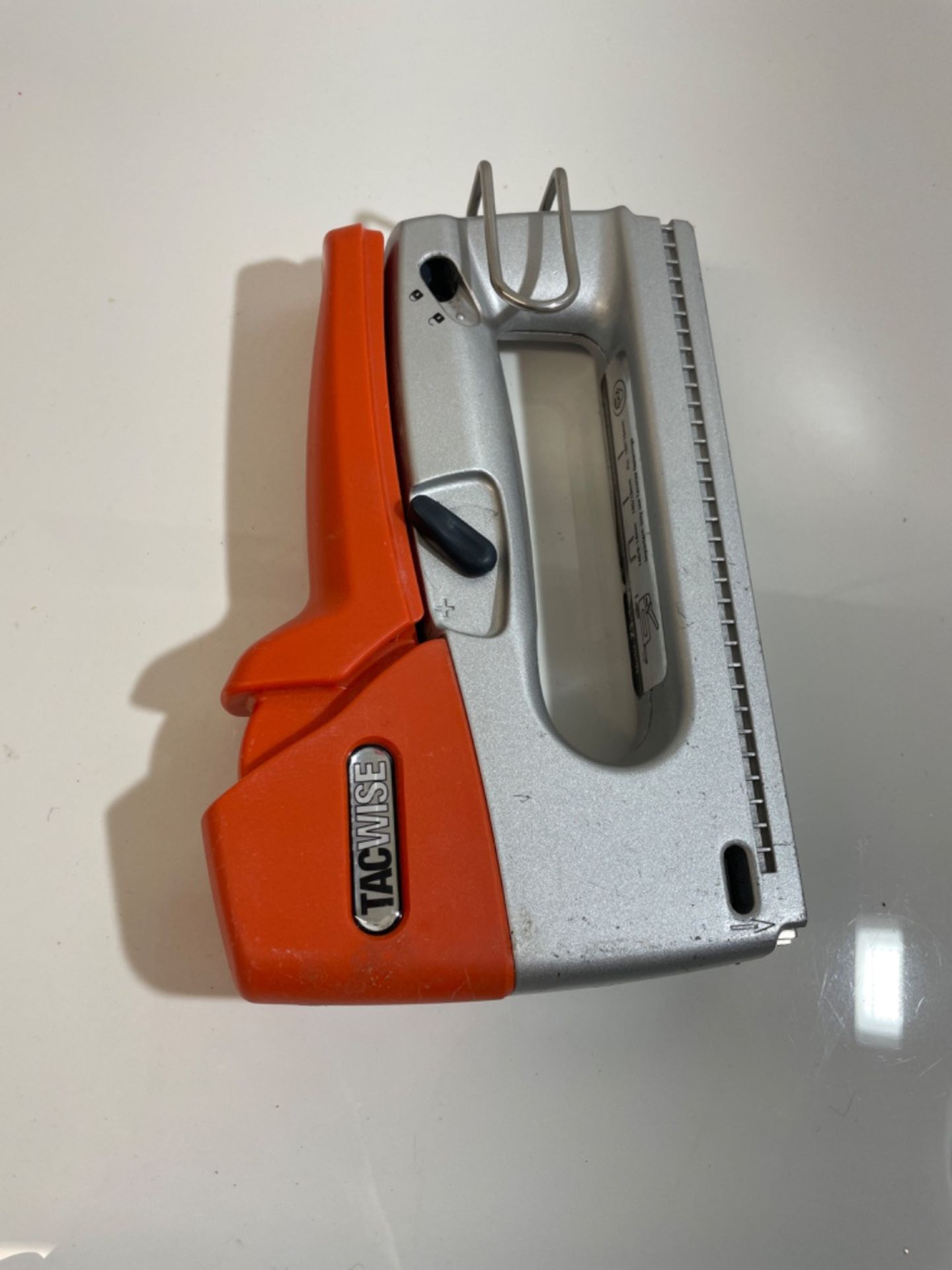 Tacwise 0806 Z3-140 Heavy Duty Metal Staple Nail Gun with 200 Staples, Uses Type 140 Staples and Ty - Image 2 of 3