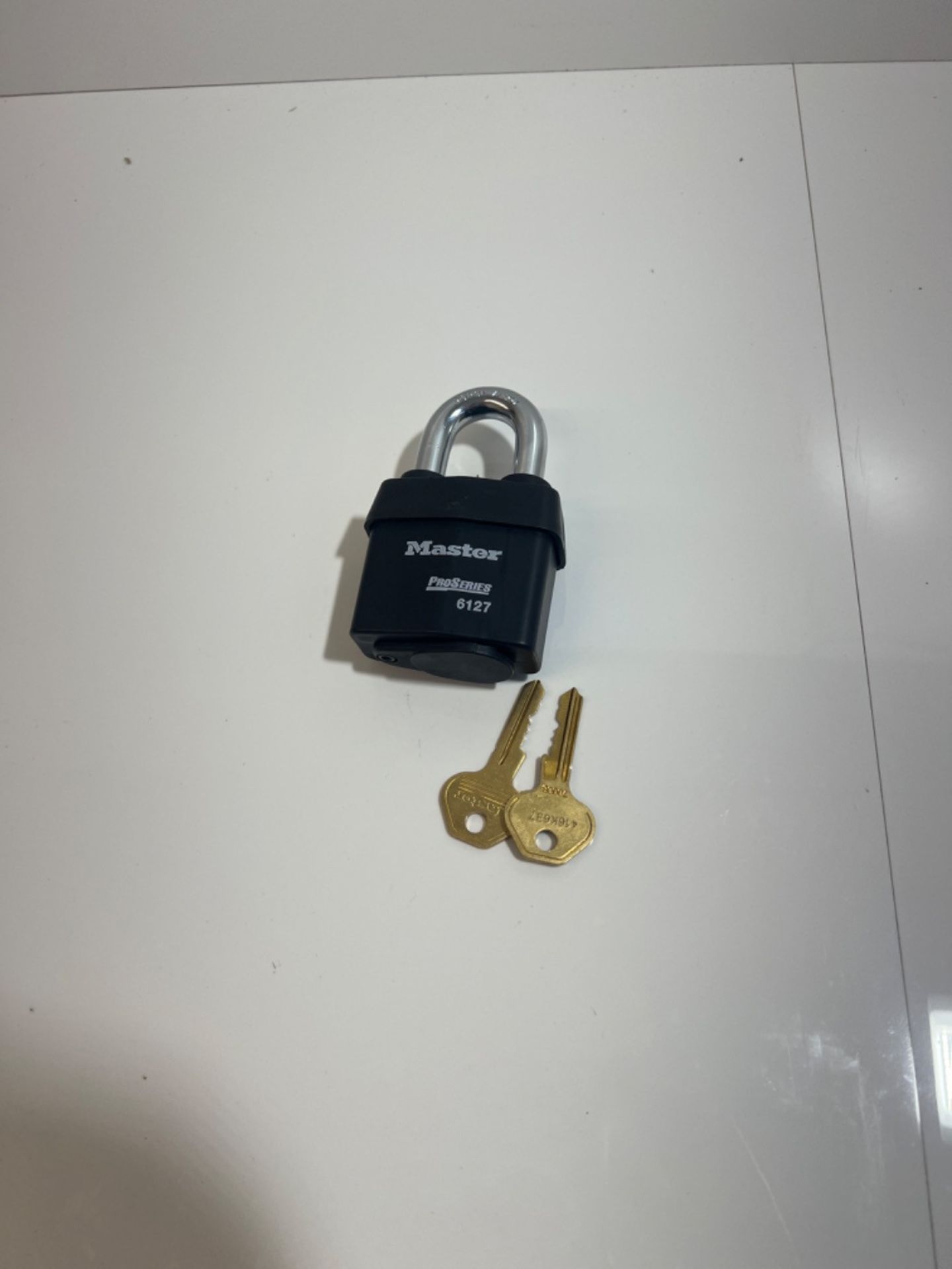 Master Lock Pro Series Heavy Duty Weatherproof Padlock [CEN Insurance Approved] [Key] [Outdoor] 612 - Image 3 of 3