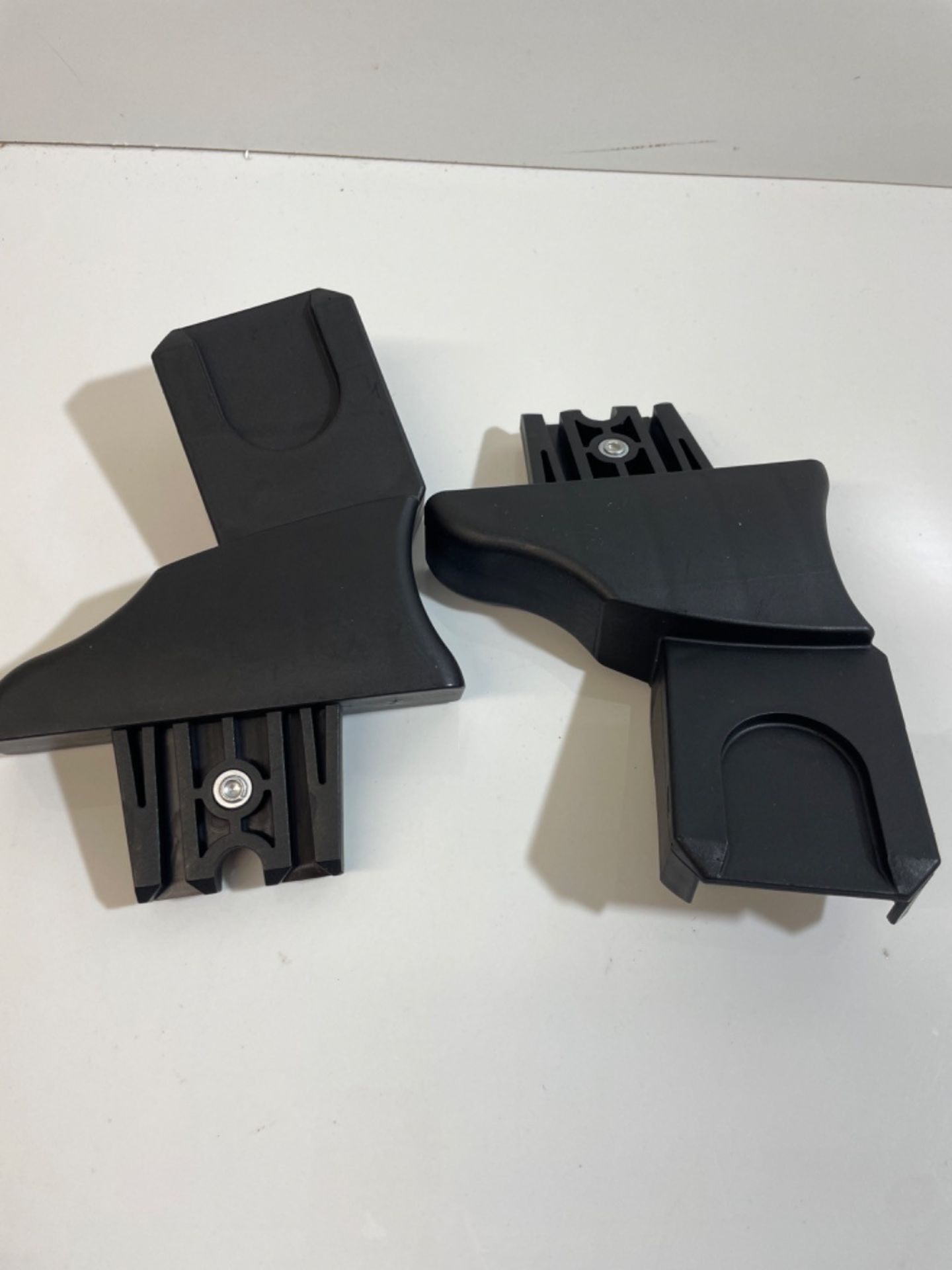 Venicci maxi cosi pebble cabrio and citi car seat adaptors for venicci frame - Image 2 of 3