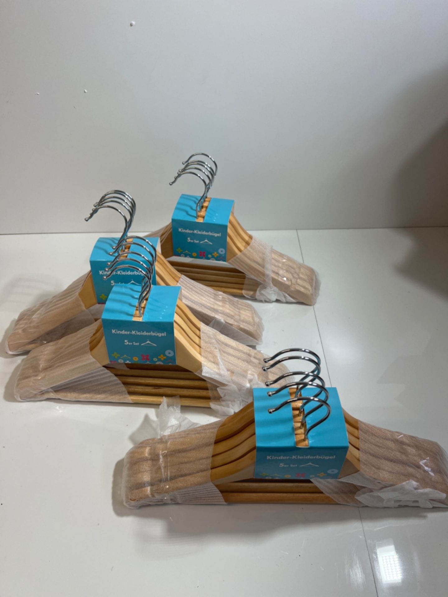 SONGMICS Wood Children’s Hangers, 20-Pack Kid’s Clothes Hangers, with Trousers Bar, Shoulder No - Image 3 of 3