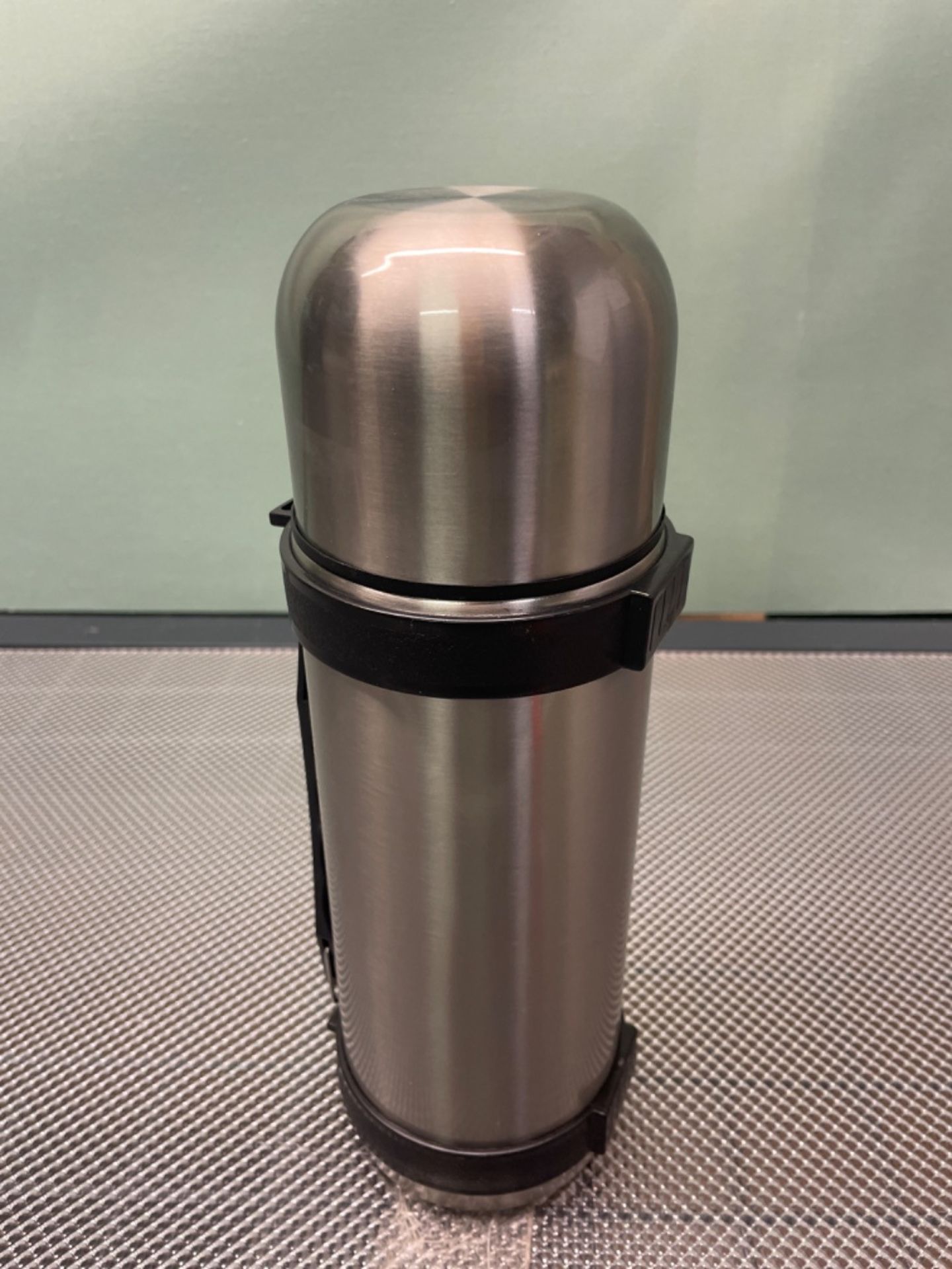 MasterClass Vacuum Flask with Handle, Stainless Steel, for Hot and Cold Drinks, 1 Litre (1.75 Pints - Image 3 of 3