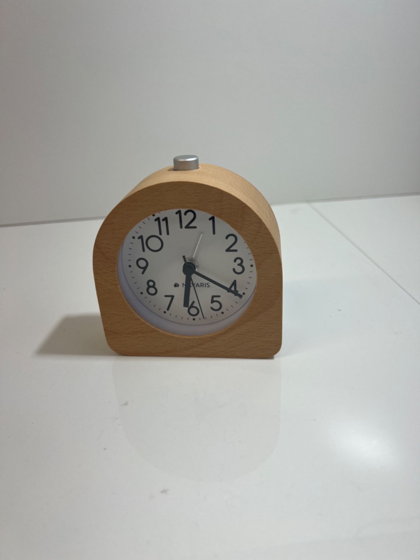 Navaris Wooden Bedside Alarm Clock - Analogue Table Clock w/Retro Design Snooze Function & Light -  - Image 2 of 2