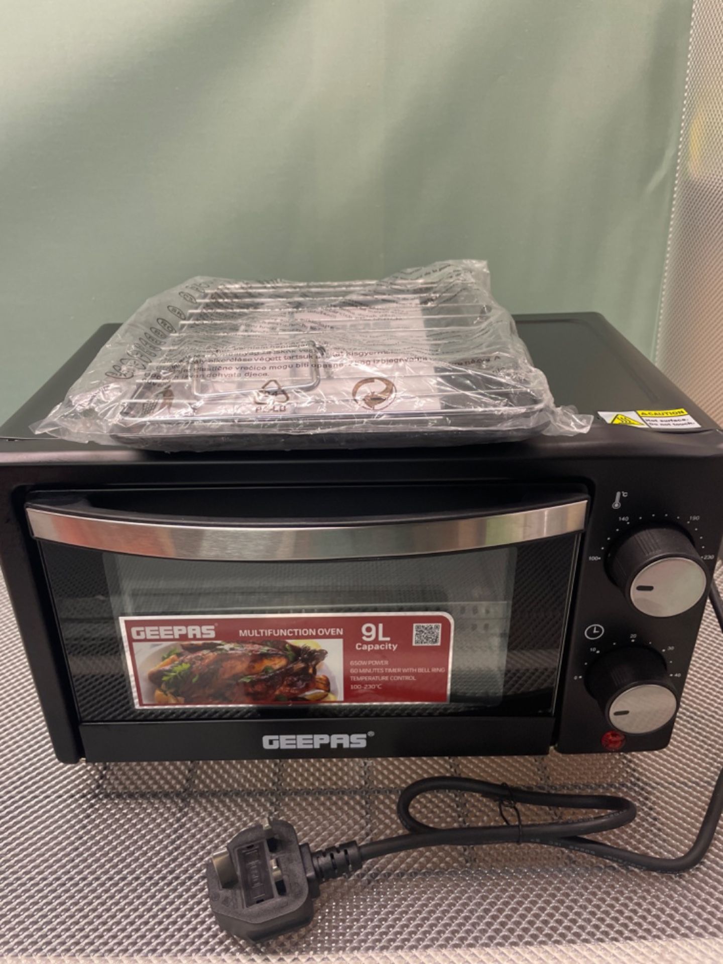 Geepas 9L Mini Oven ??650W Countertop Electric Cooker & 60 Mins Timer ??Baking Tray & Wire Rack - Image 3 of 3