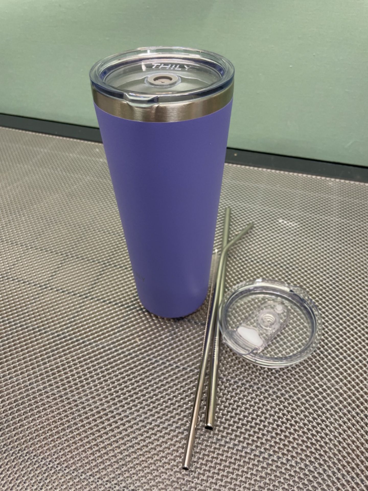 THILY Tumbler Stainless Steel Travel Mug 780 ml Triple-Insulated Coffee Cup with 2 Lids and Straws, - Image 2 of 3