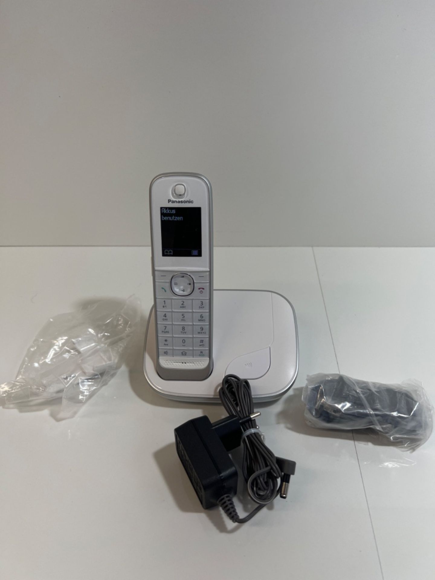 Panasonic KX-TGJ310 - telephones (DECT, Desk, White, TFT, AAA, Polyphonic) - Image 2 of 3