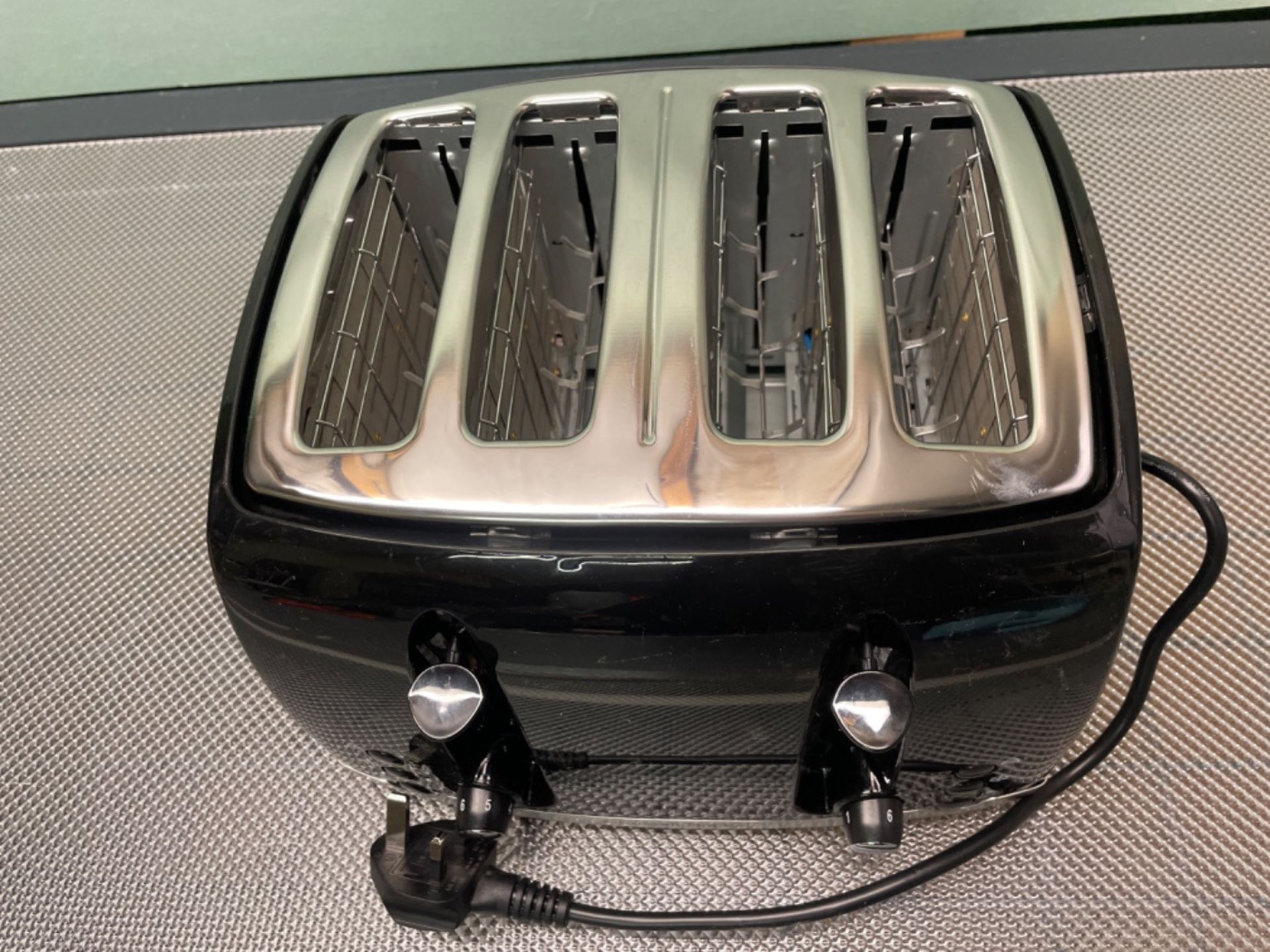 Russell Hobbs Honeycomb 4 Slice Toaster (Independent & Extra wide slots with high lift, 6 Browning  - Image 2 of 3