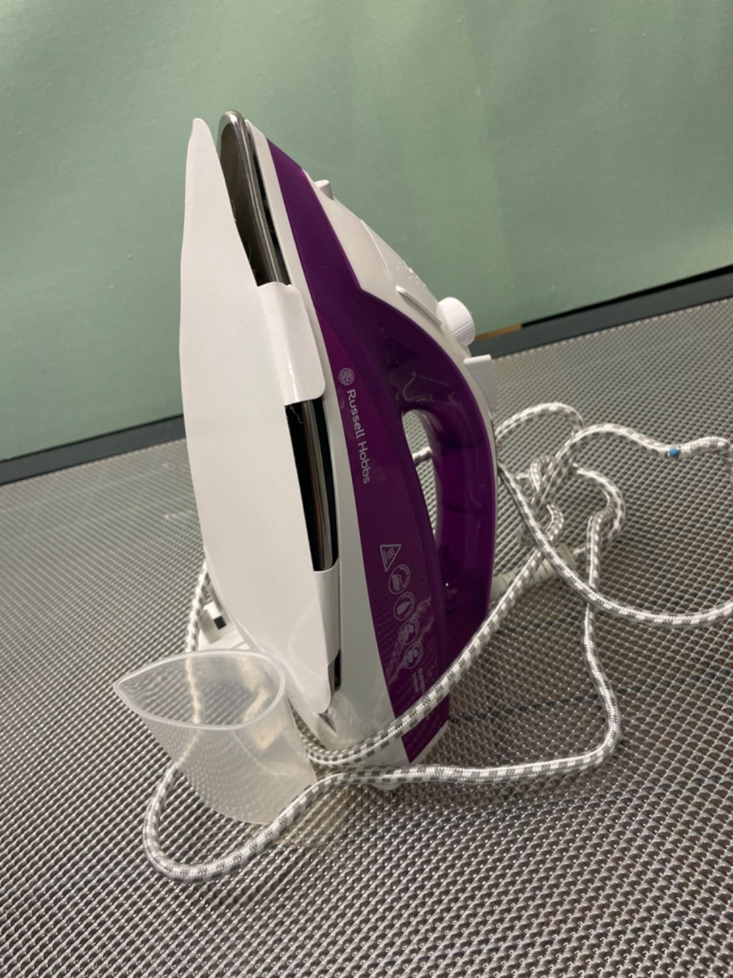 Russell Hobbs Supreme Steam Iron, Powerful vertical steam function, Non-stick stainless steel solep - Image 2 of 3