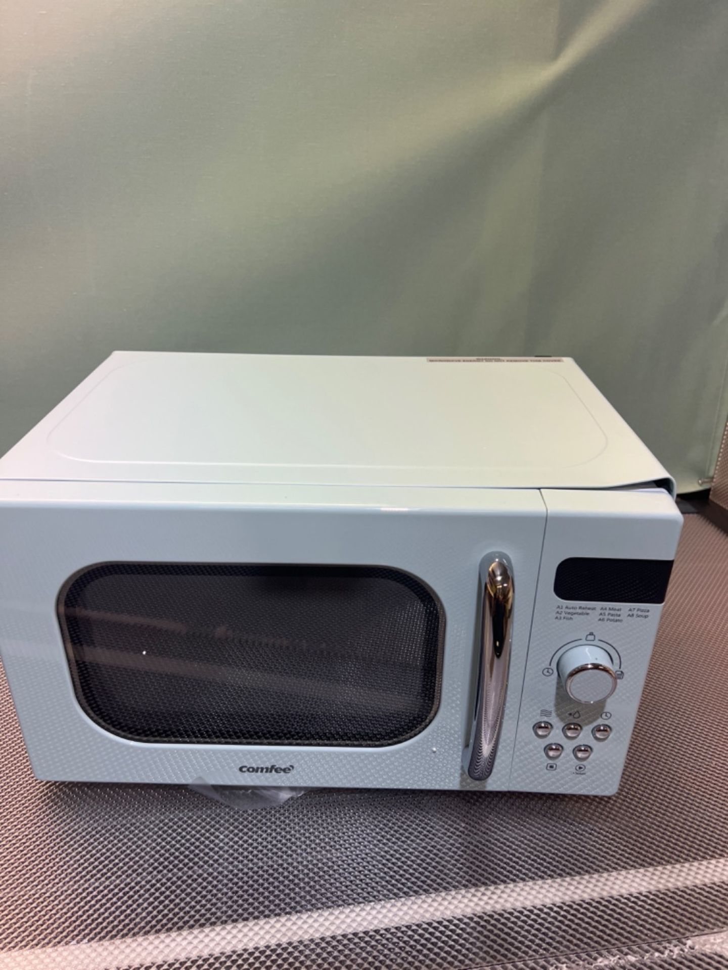 COMFEE' Retro Style 800w 20L Microwave Oven with 8 Auto Menus, 5 Cooking Power Levels, and Express  - Image 3 of 3