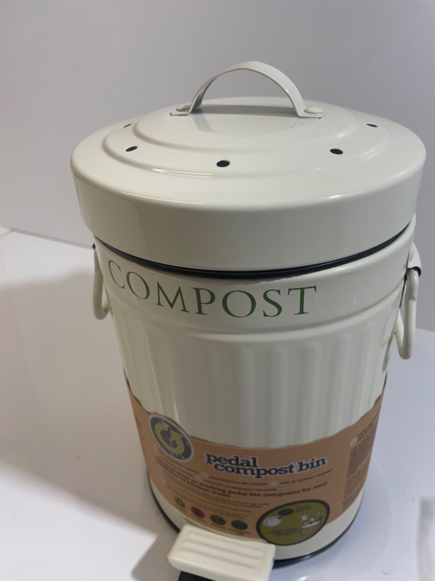 KitchenCraft KCCOMPBIN Kitchen Compost Bin with Pedal, Metal, 3 Litre, Cream - Image 3 of 3