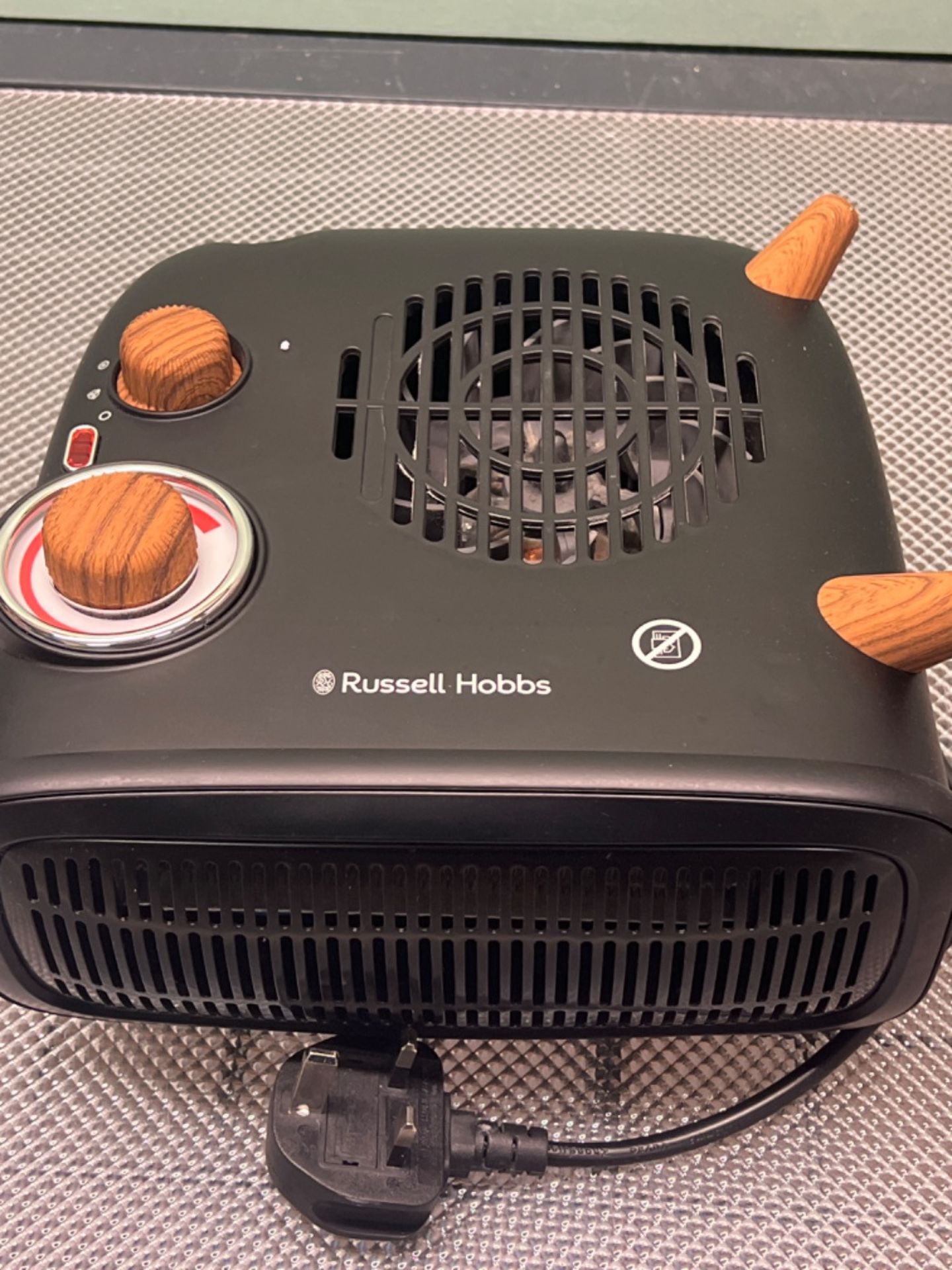 Russell Hobbs 1800W/1.8KW Electric Heater, Retro Horizontal/Vertical Fan Heater Scandi Wood Effect  - Image 3 of 3