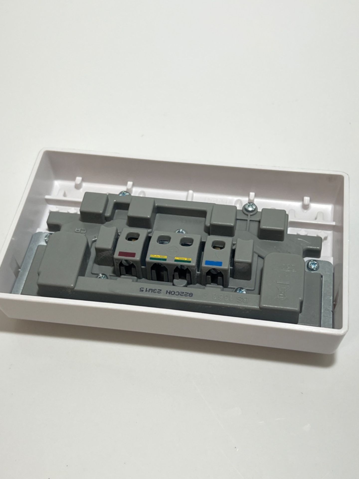 BG Electrical 822CON-01 Double Switched Converter Power Socket, White Moulded, 13 Amp - Image 2 of 2