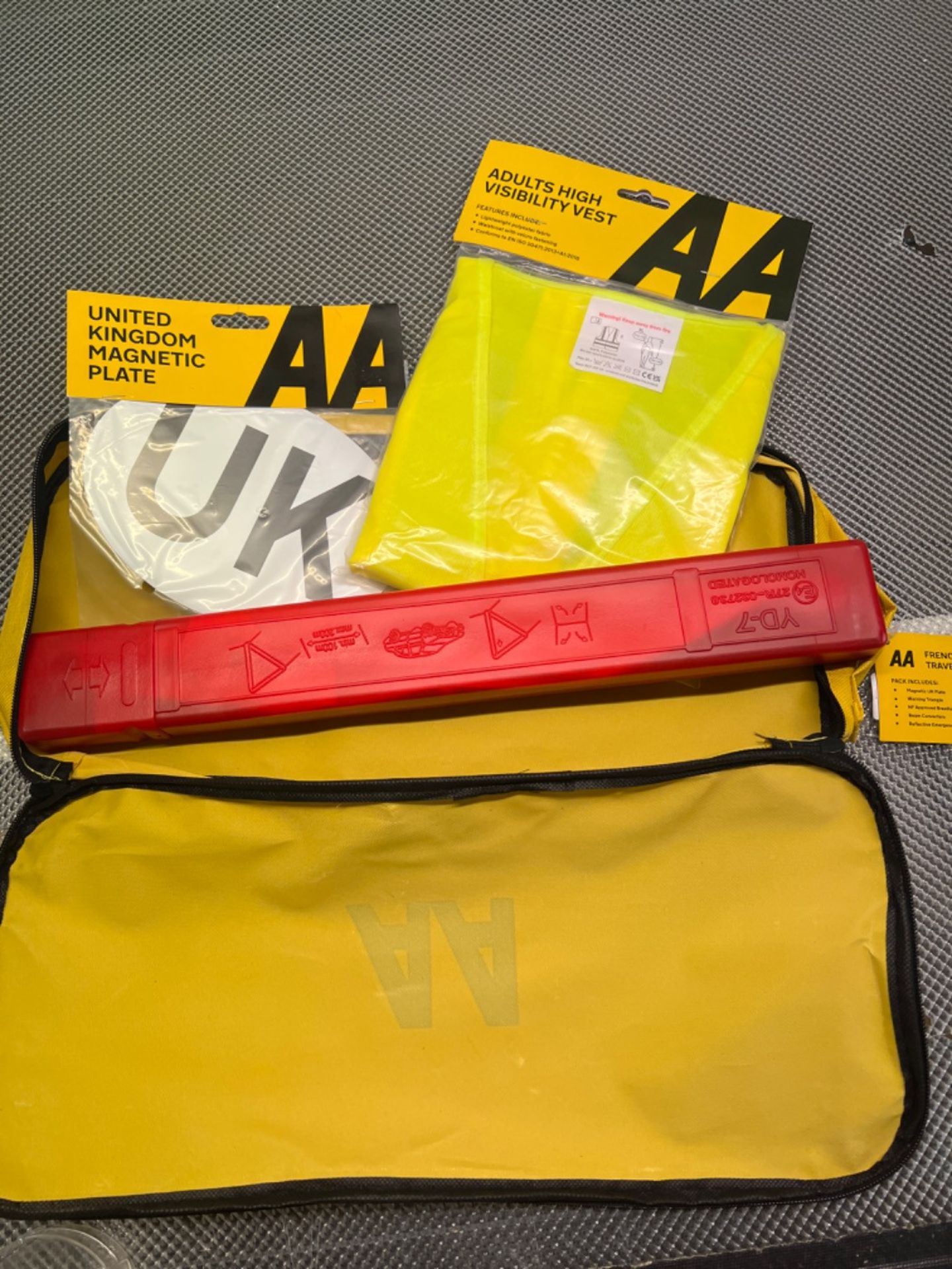 AA French Travel Kit AA5465 - Breathalysers, Warning Triangle, UK Badge, Headlamp Beam Converters,  - Image 2 of 3