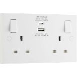 BG Electrical White Square Switched 13A Double Socket with Type A & Type C USB 4.2A 30W Clear