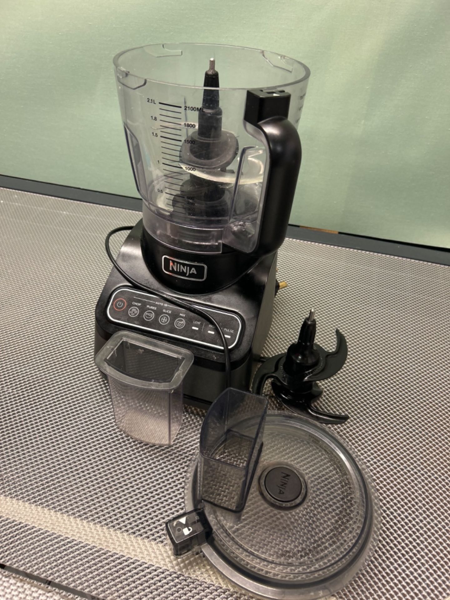 Ninja Food Processor with 4 Automatic Programs; Chop, Puree, Slice, Mix, and 3 Manual Speeds, 2.1L  - Image 3 of 3