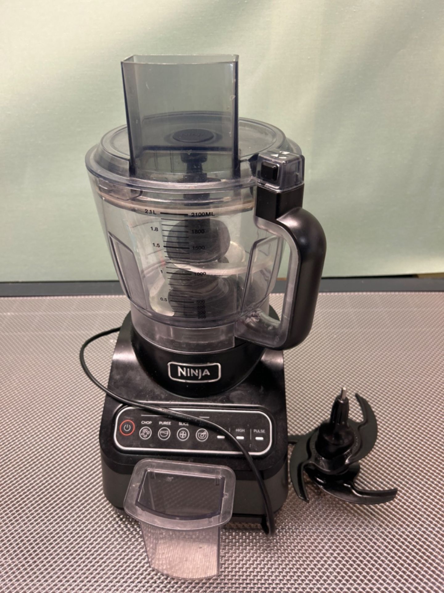 Ninja Food Processor with 4 Automatic Programs; Chop, Puree, Slice, Mix, and 3 Manual Speeds, 2.1L  - Image 2 of 3