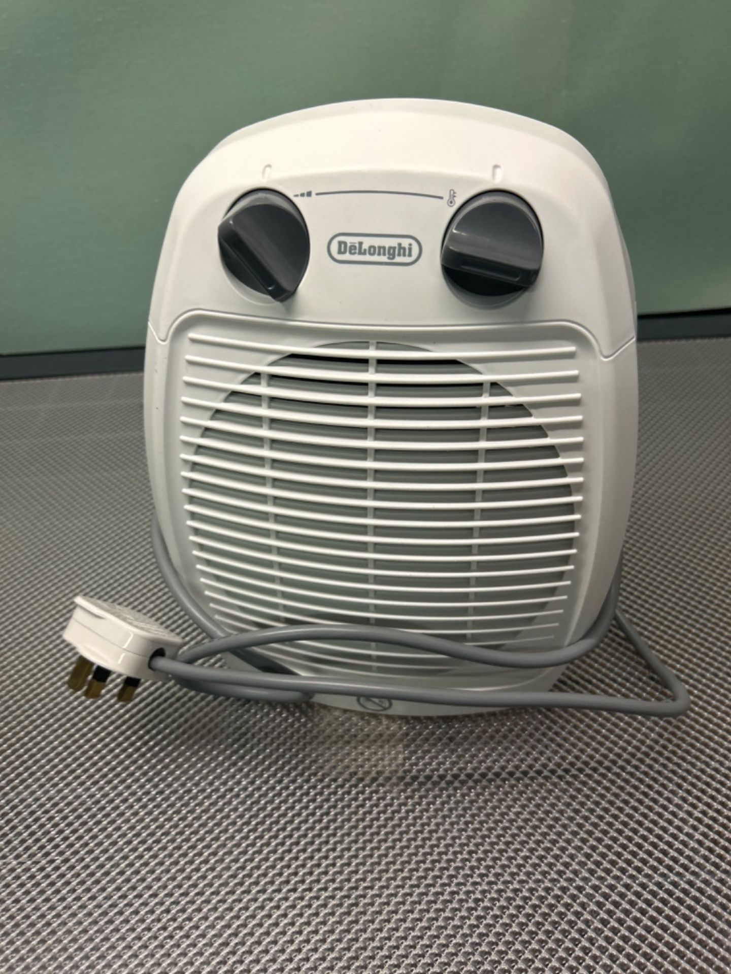 De'Longhi HVA3220 Fan Heater - White - Image 2 of 3