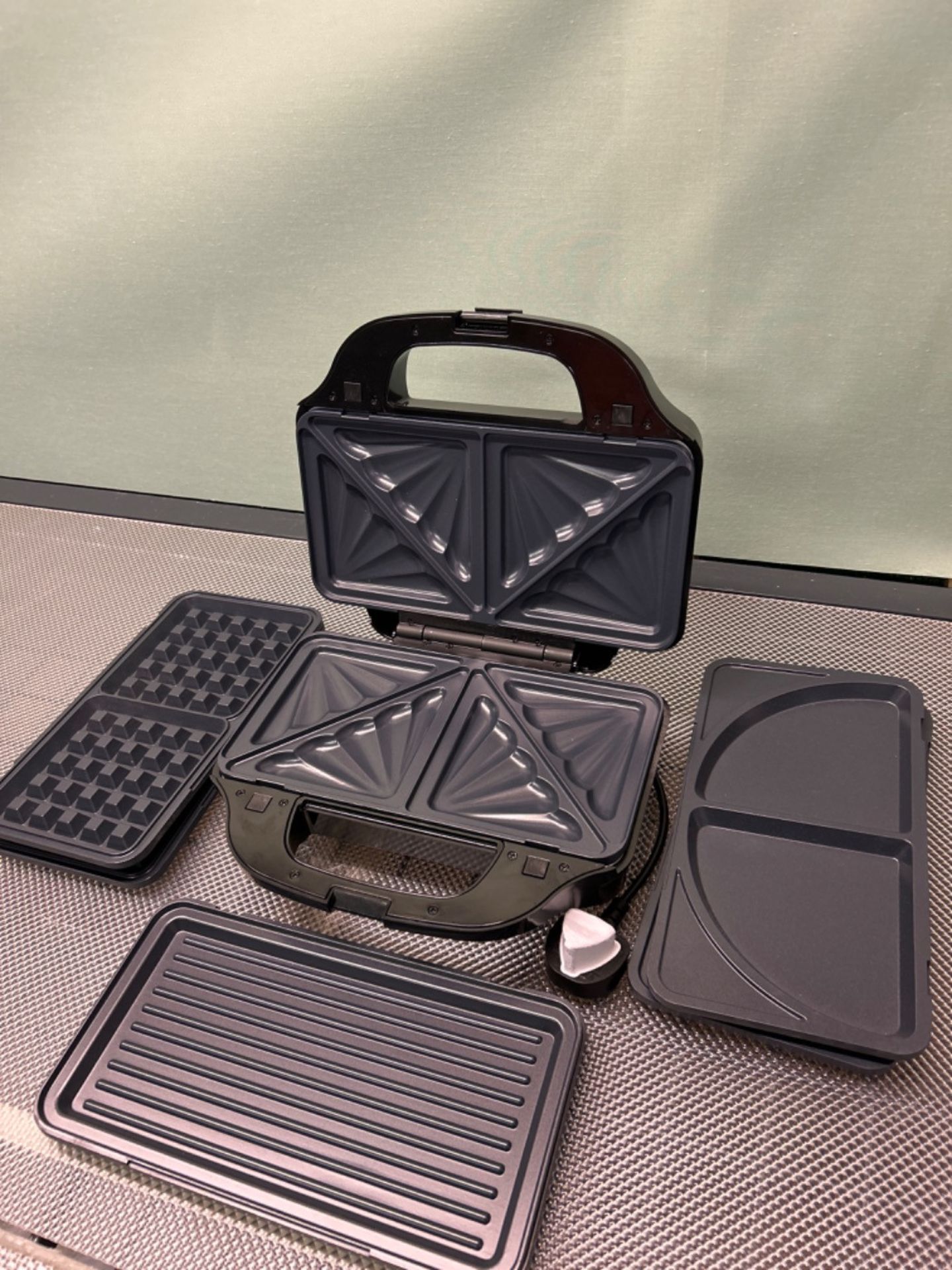 Salter EK2143FOUR XL 4-in-1 Snack Maker - Interchangeable Non-Stick Cooking Plates, Panini Press, E - Image 2 of 3