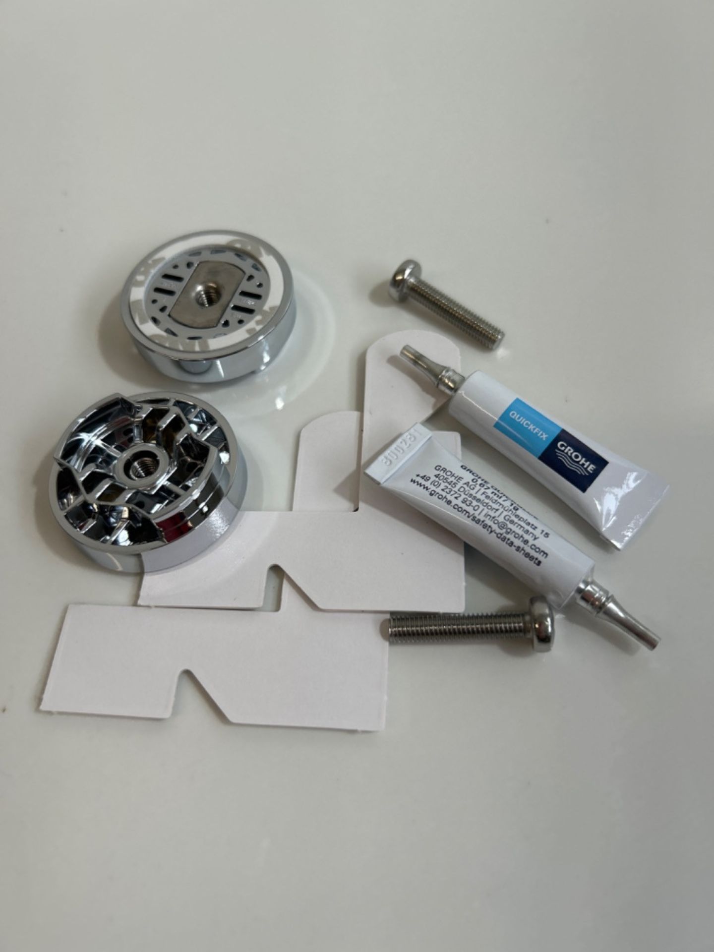 GROHE QuickGlue S2 Set with 2 Glues, 2 Mounting Templates, 2 Discs and 1 Alcohol Wipe for GROHE Qui - Image 2 of 3