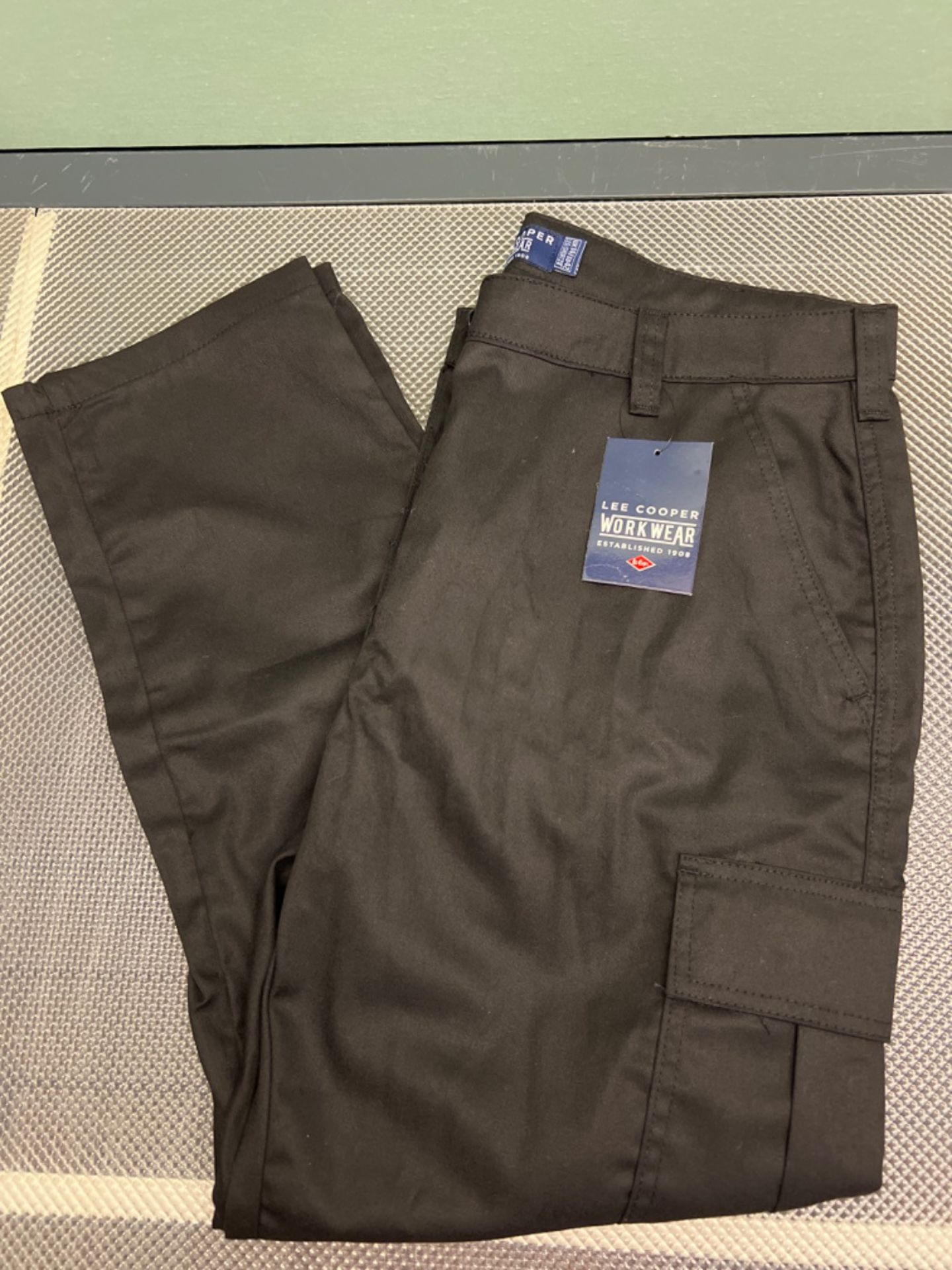 Lee Cooper Ladies Heavy Duty Easy Care Multi Pocket Work Safety Classic Cargo Pants Trousers, Black - Image 2 of 3