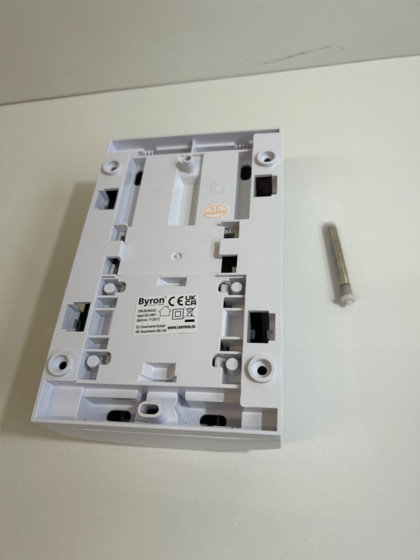 Byron Chime with integrated transformer - Easy 2-wire installation - Compatible with Ring doorbells - Image 3 of 3