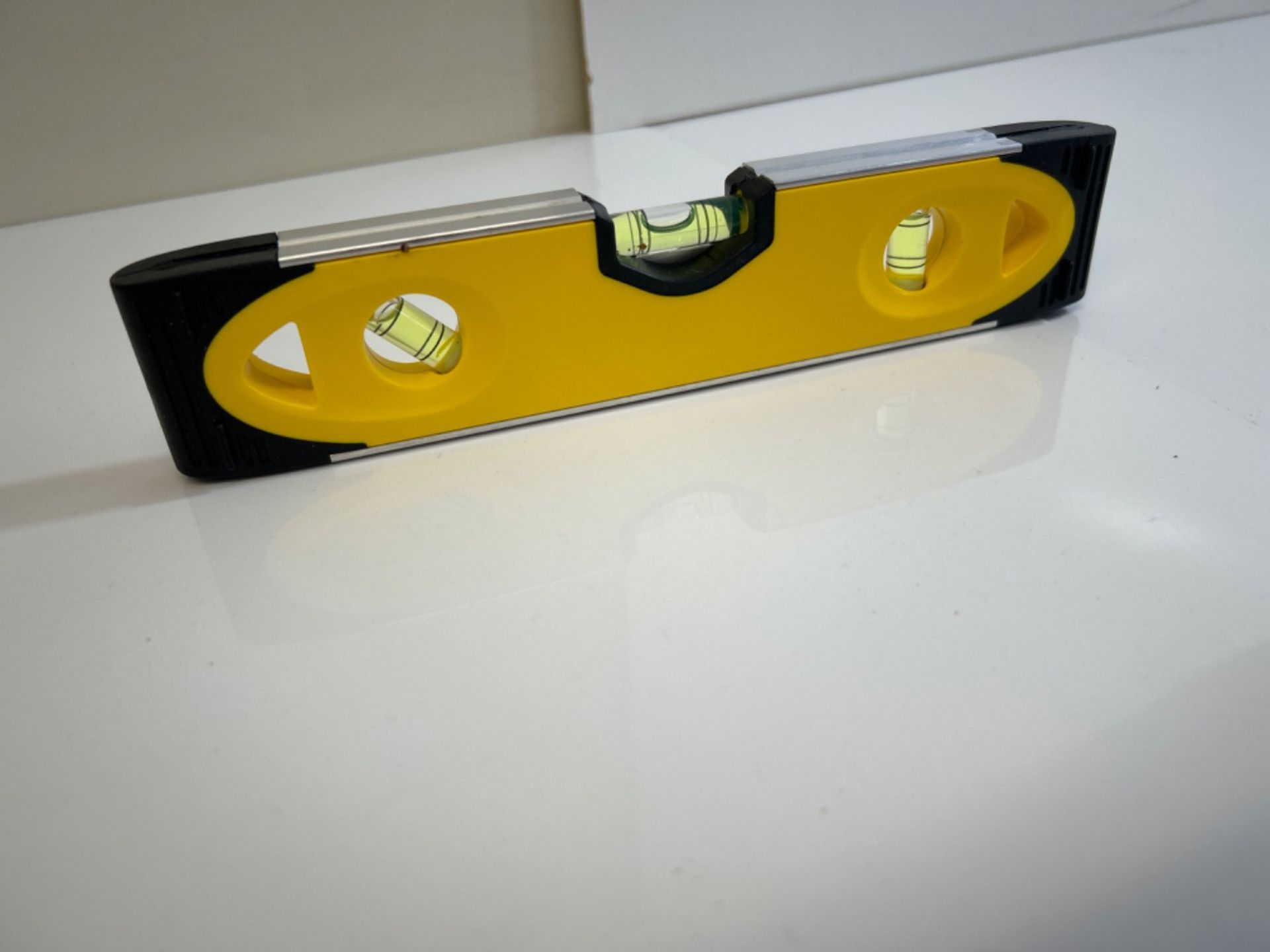 Stanley Shock Proof Torpedo Level 230 mm/9 Inch 0-43-511 - Image 3 of 3