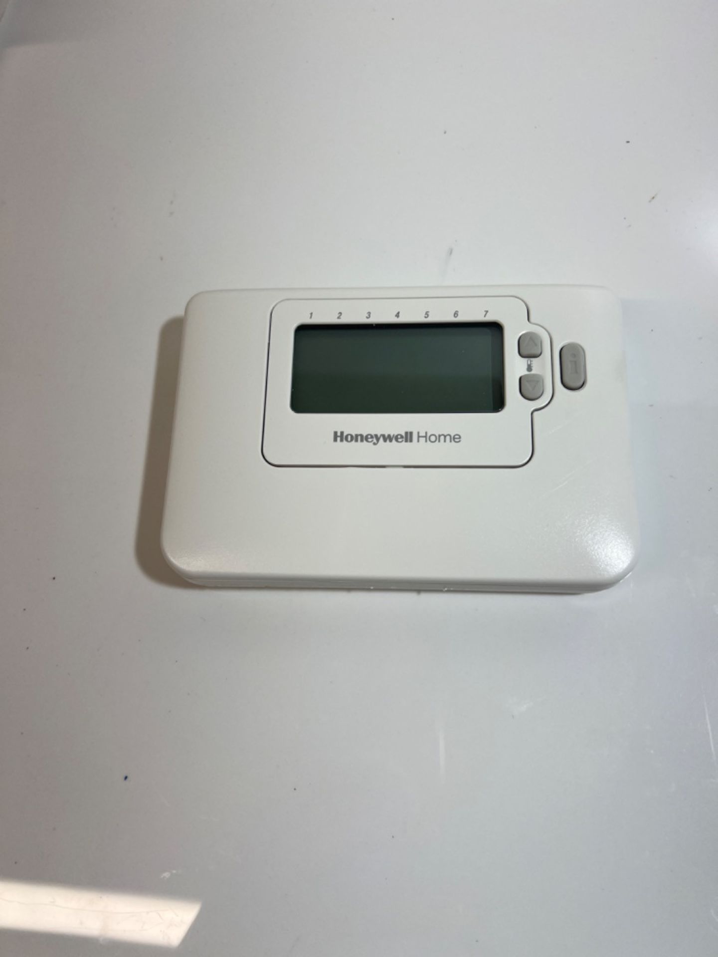 Honeywell 7 Day Programmable Thermostat CM707 - Image 2 of 3