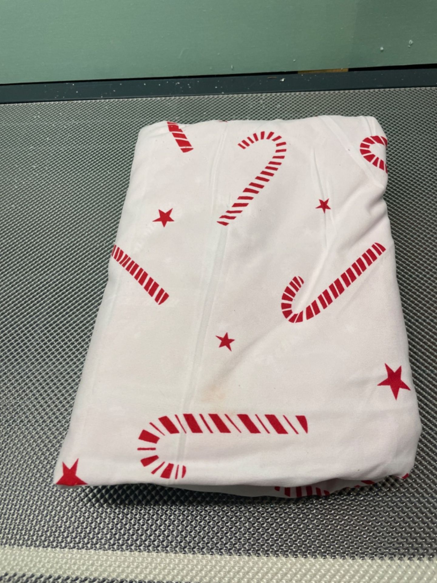 Catherine Lansfield Christmas Candy Cane Reversible Single Duvet Cover Set with Pillowcase Red/Whit - Image 3 of 3