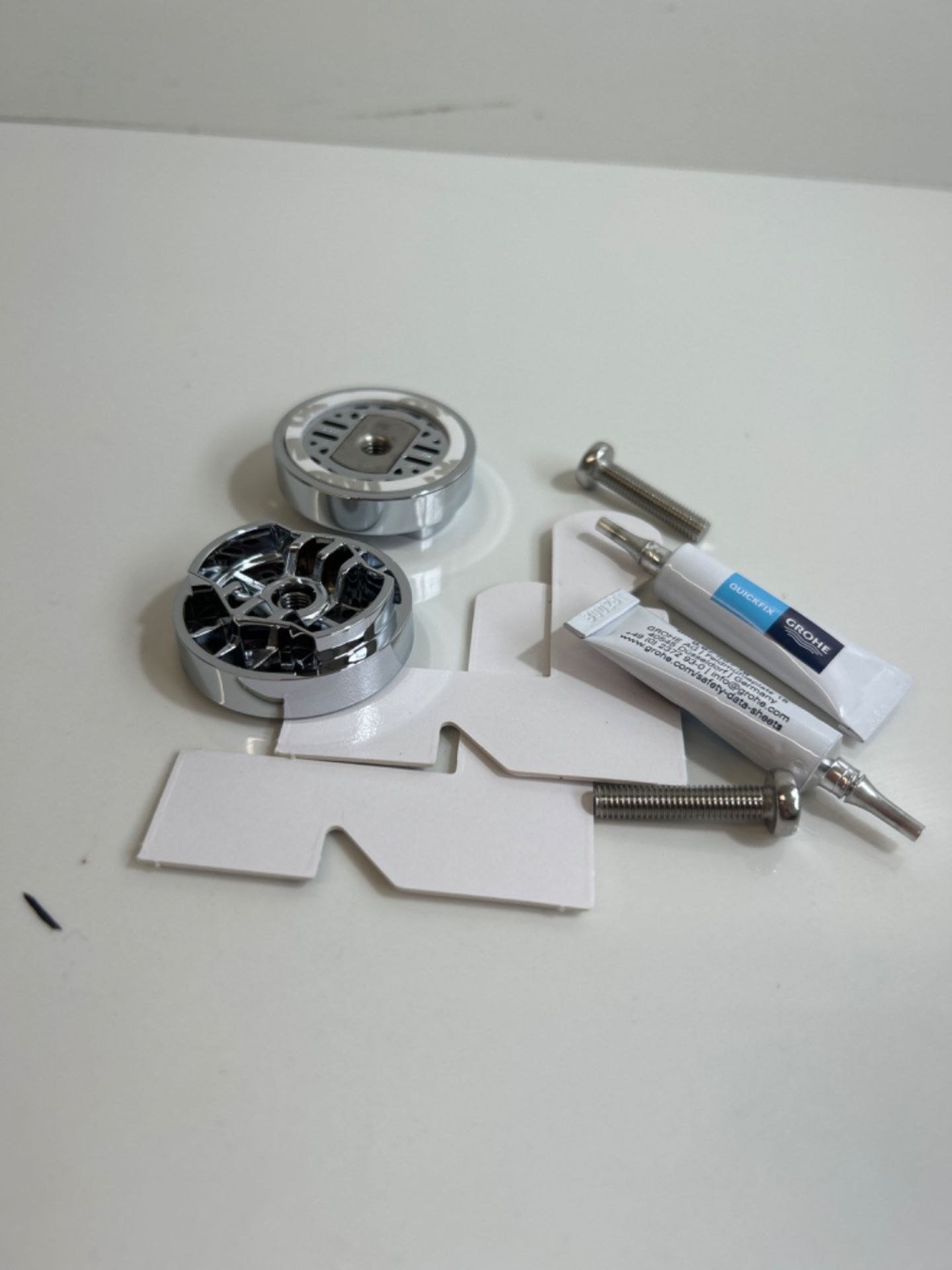 GROHE QuickGlue S2 Set with 2 Glues, 2 Mounting Templates, 2 Discs and 1 Alcohol Wipe for GROHE Qui - Image 3 of 3