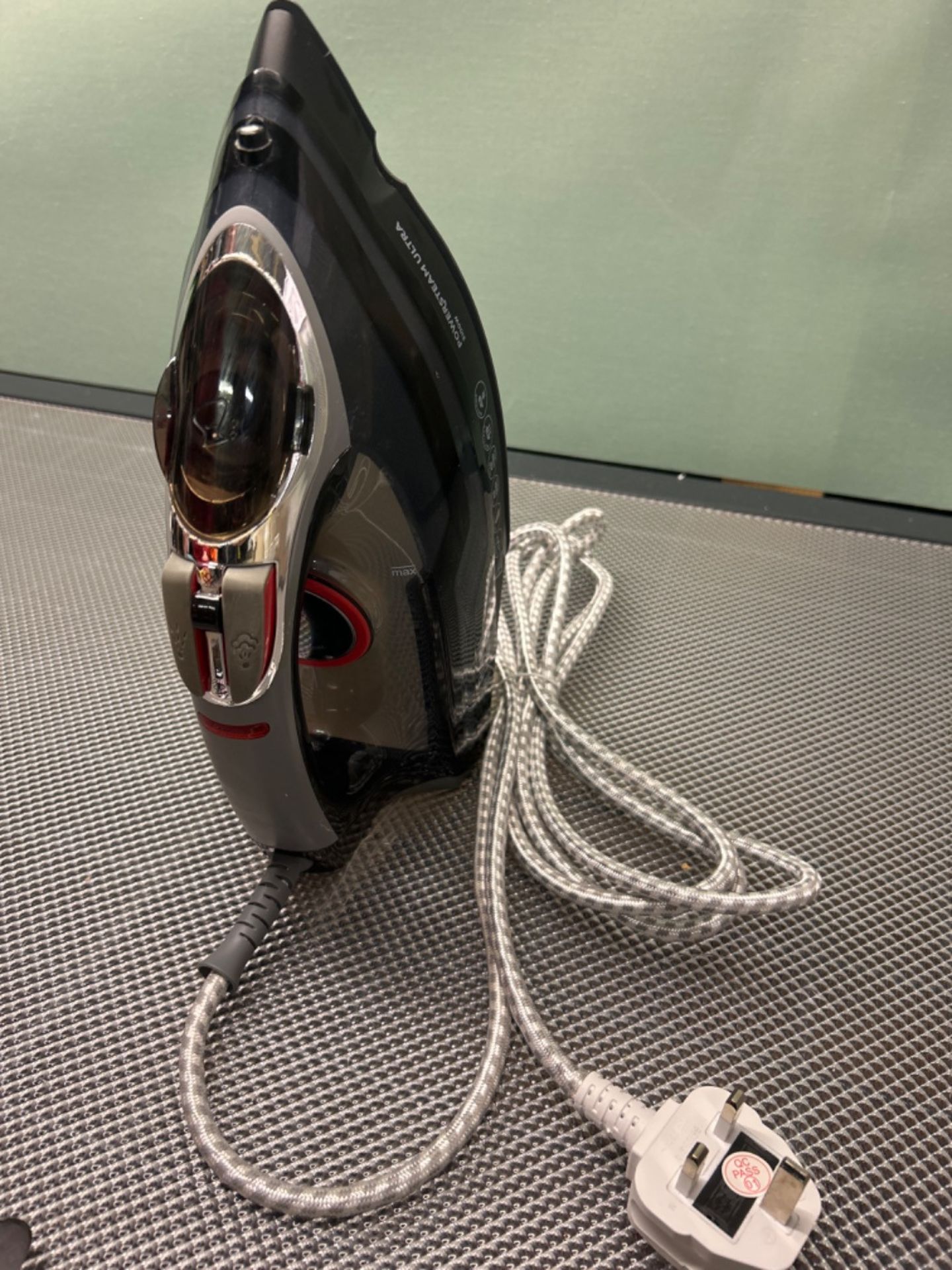 Russell Hobbs Power Steam Ultra Iron, Ceramic Non-stick soleplate, 210g Steam Shot, 70g Continuous  - Image 3 of 3