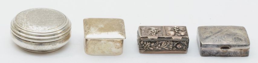 A 925 silver double pill box, the embossed hinged covers with grapes/vine and fruit, 3.5 x 1.5 x 1.