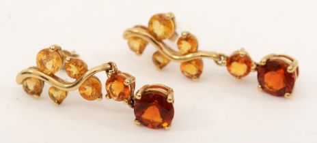 A pair of 9ct gold citrine drop earrings, 27mm, 2.7gm.