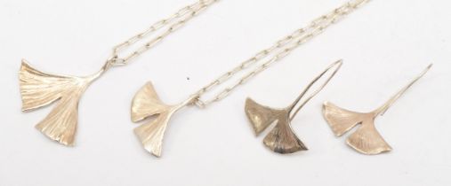 A silver Modernist foliate necklace, 84cm, with matching drop earrings, 16gm.