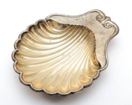 A silver shell dish, London 1912, raised on three ball feet, 14 x 11cm, 72gm