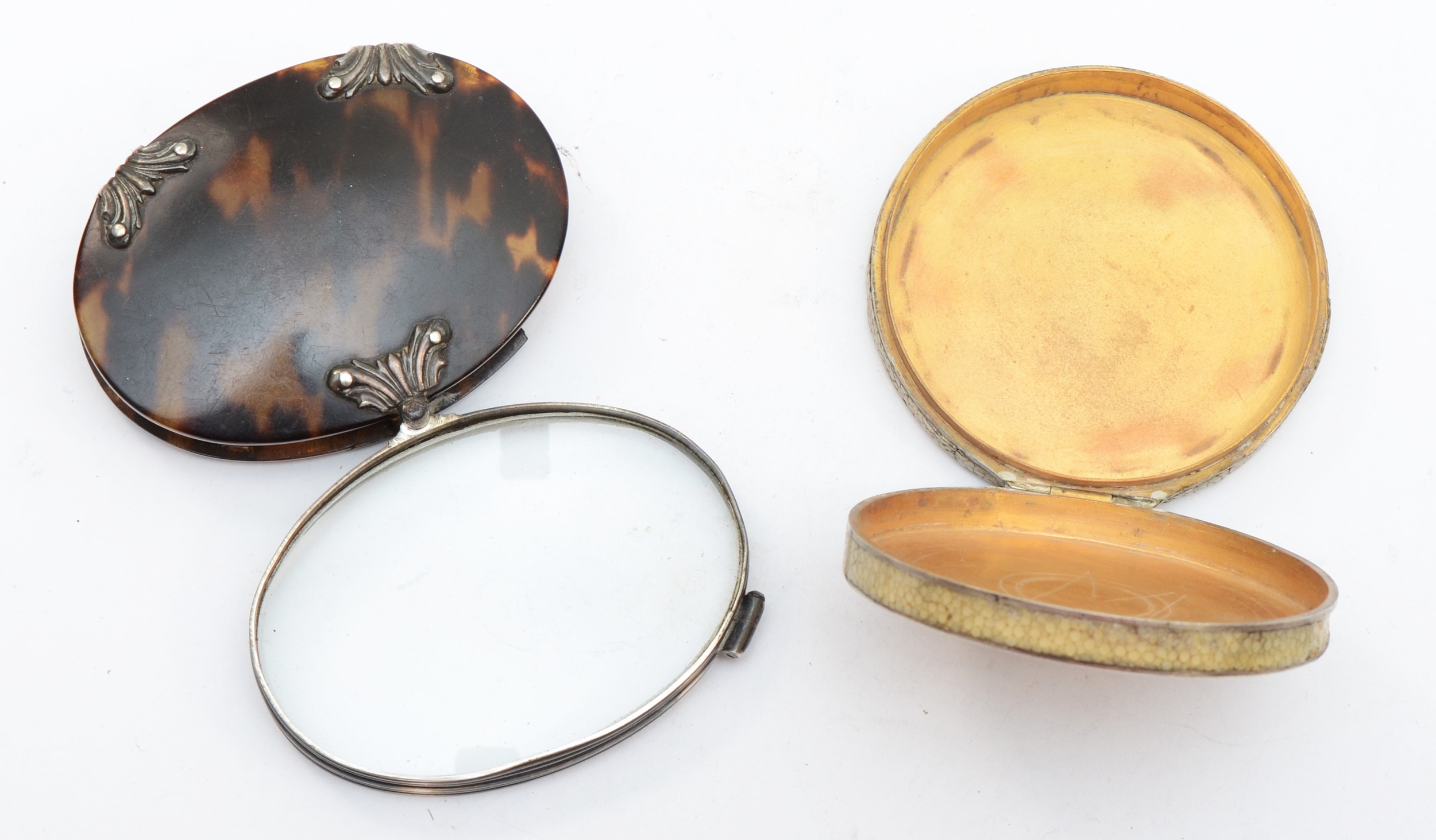A Georgian silver mounted and tortoiseshell magnifying glass, unmarked, 6.5 x 5 x 1.5cm (damage to - Image 3 of 3