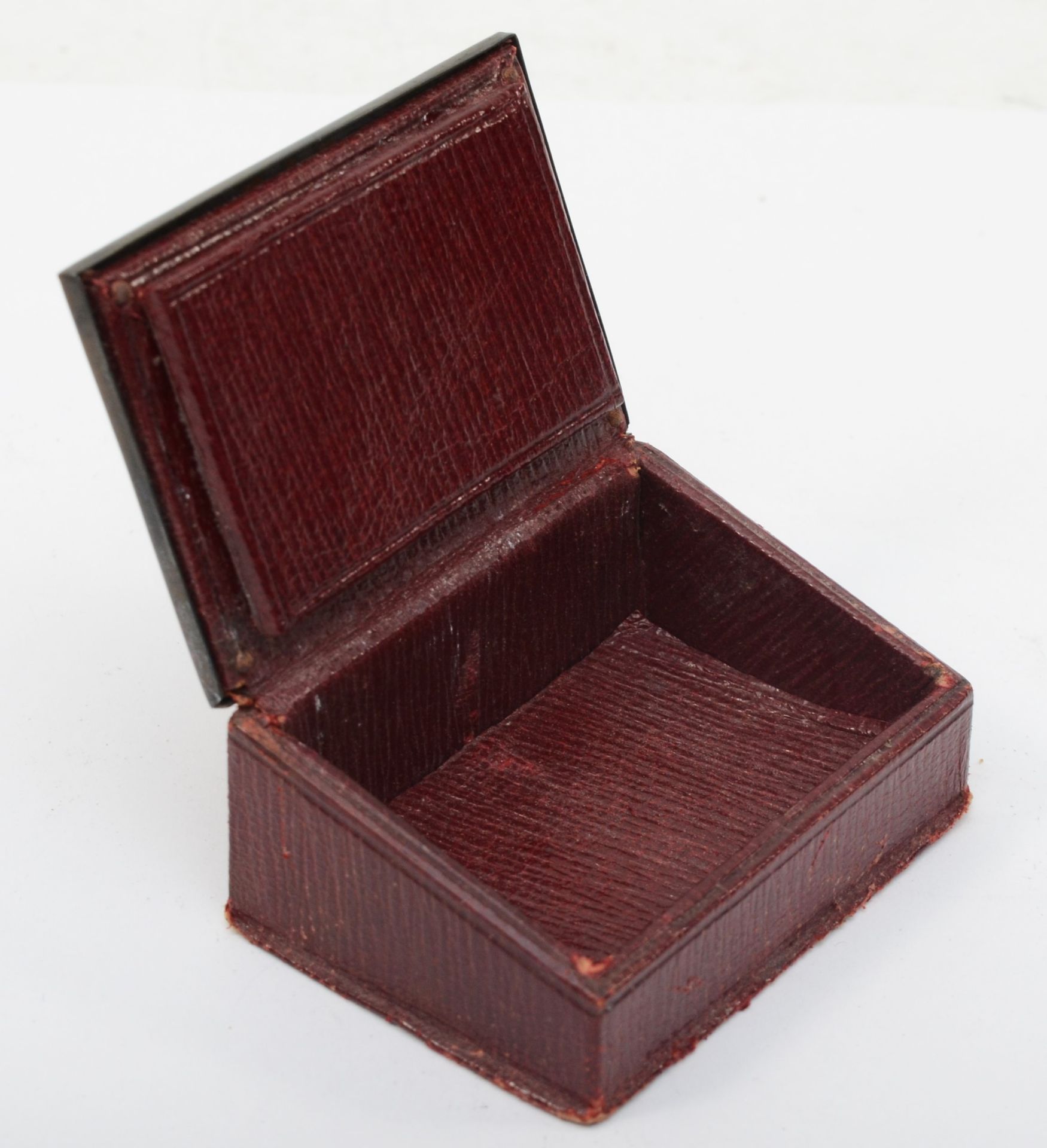 An Edwardian silver and leather stamp holder/box, hallmarks rubbed, 7 x 3 x 5cm. - Image 3 of 3