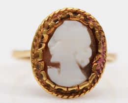 A vintage 750 gold carved shell cameo dress ring, with rope twist decoration, O, 3gm.