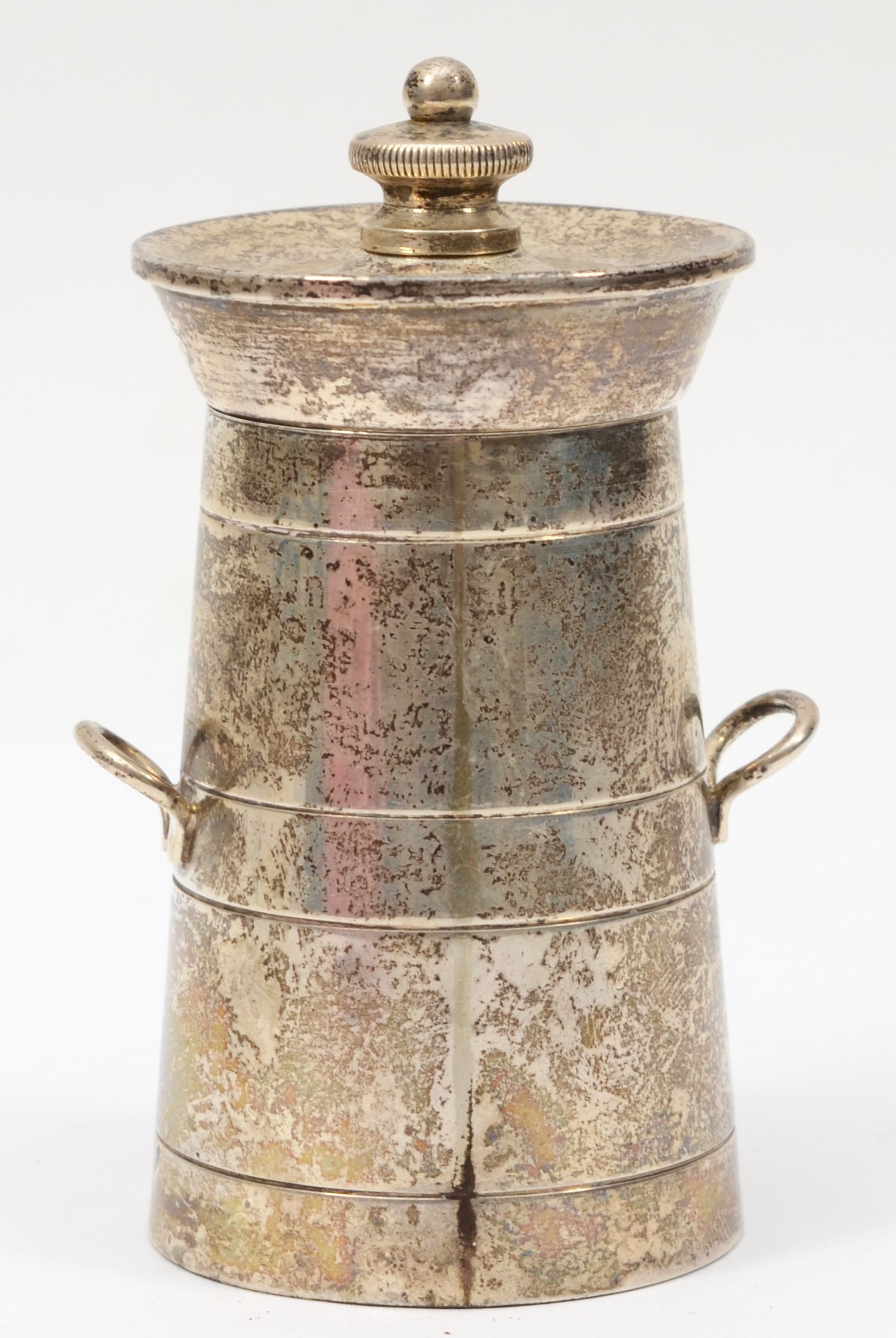 A novelty silver pepper grinder, London 1934, Jubilee mark, in the form of a milk churn, 9cm, 136gm - Image 3 of 5