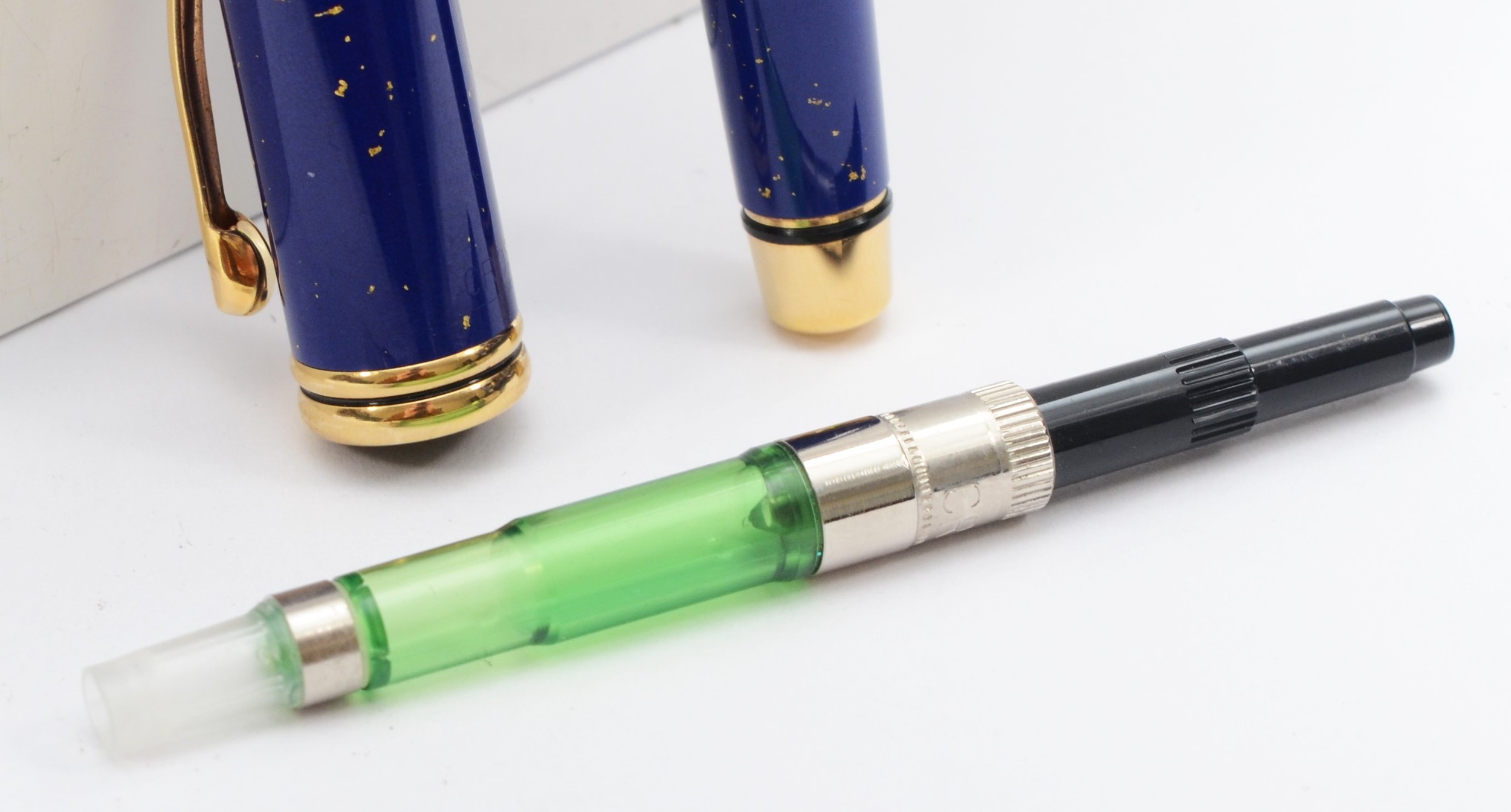 Cross, a limited edition Lapis Lazuli fountain pen, c.2002, 18K gold nib, with cartridge and plunger - Bild 7 aus 8