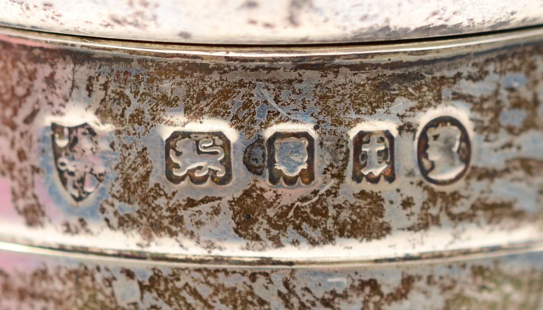 A novelty silver pepper grinder, London 1934, Jubilee mark, in the form of a milk churn, 9cm, 136gm - Image 5 of 5