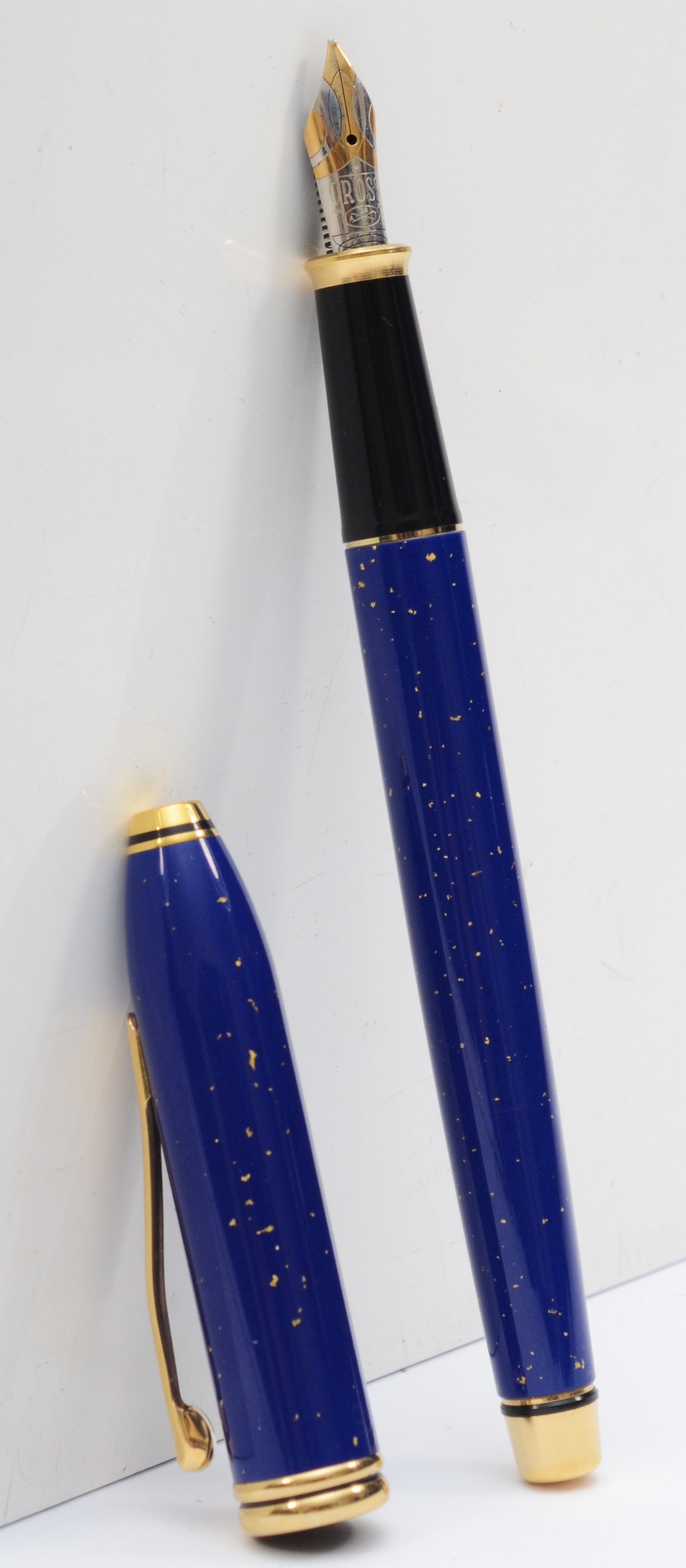 Cross, a limited edition Lapis Lazuli fountain pen, c.2002, 18K gold nib, with cartridge and plunger - Bild 5 aus 8