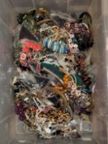 Approximately 10kg of costume jewellery.