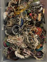 Approximately 10kg of costume jewellery.