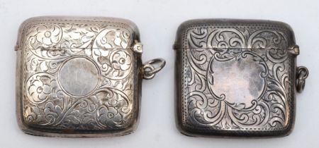 An Edward VII silver vesta case, Birmingham 1907, with foliate scroll decoration, together with a