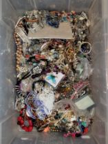 Approximately 10kg of costume jewellery.