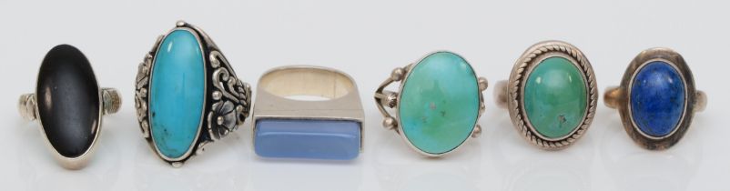 A group of silver rings to include a turquoise example with floral shoulders, P, 51gm.