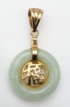 A 9k gold jadeite pendant with Chinese characters, 27mm, 2gm.