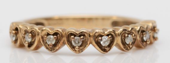 A 9ct gold brilliant cut diamond half eternity ring, with heart shaped setting, N-O, 2.4gm.